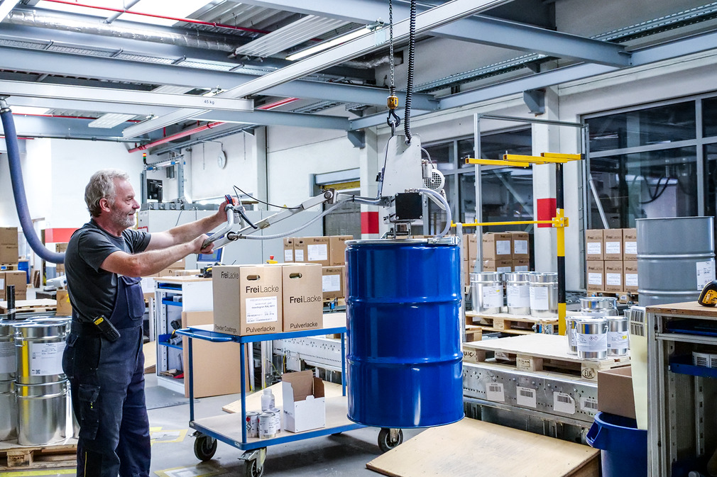 With the VacuMaster, even heavy 200-liter barrels can be moved effortlessly.